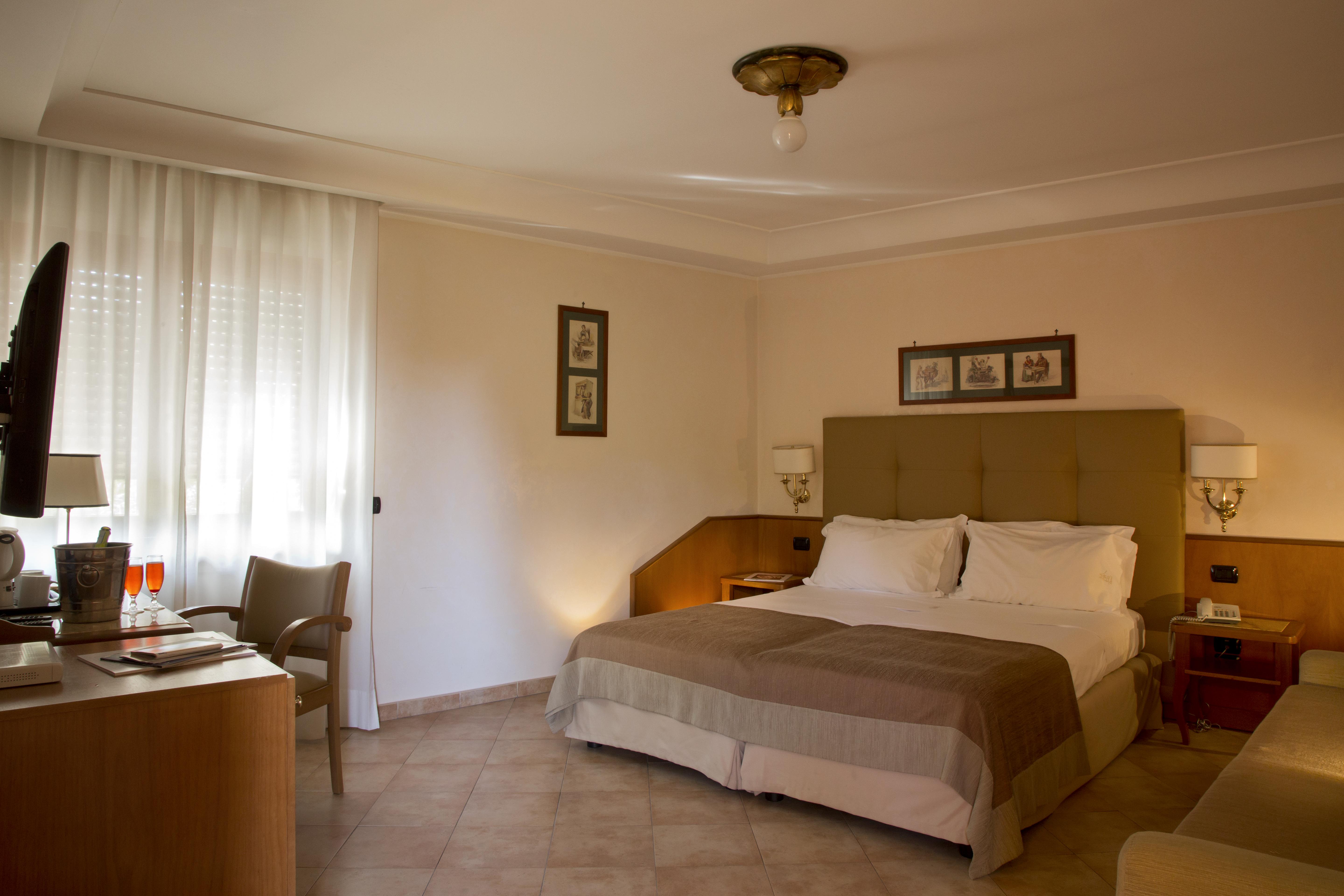 Montespina Park Hotel Naples Exterior photo
